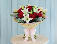 Букет цветов из:  Лилии и Розы в Саблинском