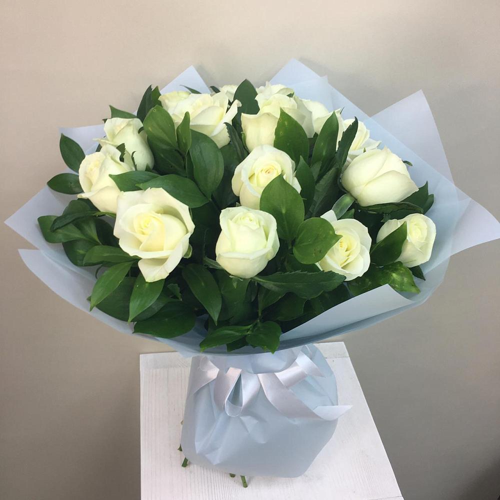 Букет 15 Белых роз Проуд в Саблинском