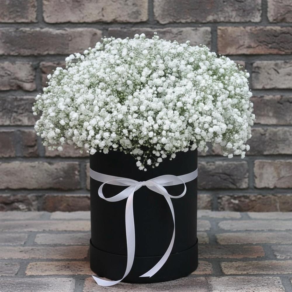 Цветочная композиция из Гипсофила в шляпной коробке в Саблинском