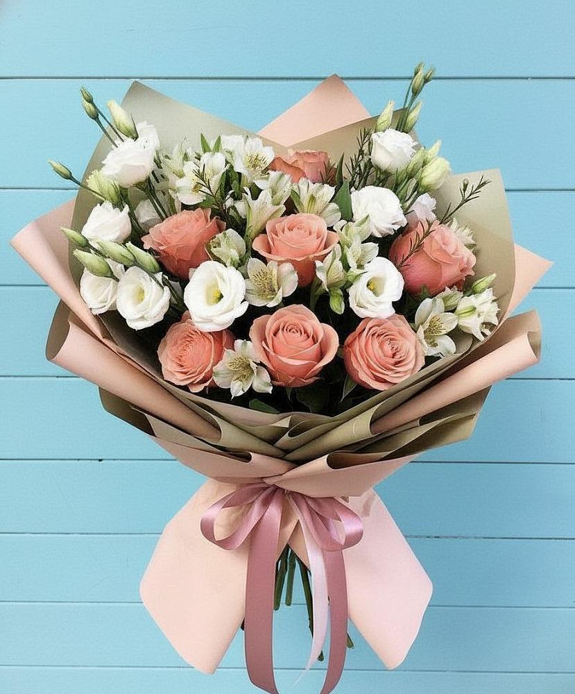 Букет цветов из: Розы, Альстромерии и Лизиантусы в Саблинском