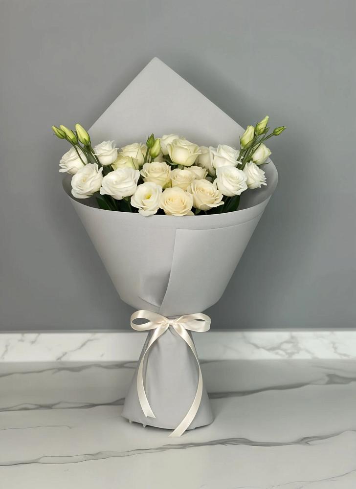 Букет цветов из: Розы и Лизиантусы в Саблинском