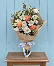 Букет цветов из:  Альстромерии, Лизиантусы, Розы и Хризантемы в Саблинском