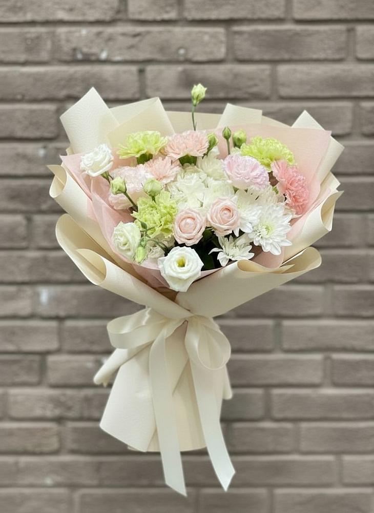 Букет цветов из: Гвоздики, Розы, Лизиантусы и Хризантемы в Саблинском