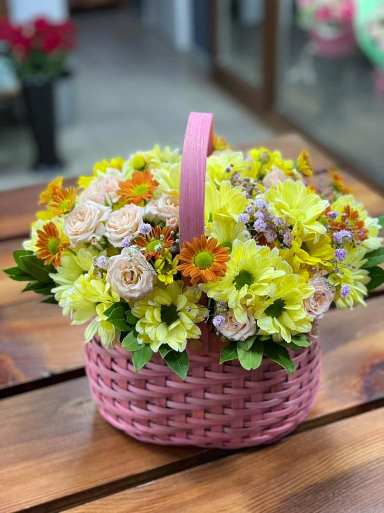 Цветочная композиция из Хризантемы и Розы в корзине в Саблинском