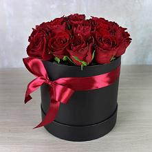 Цветочная композиция из Розы в шляпной коробке в Саблинском