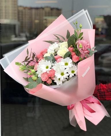 Букет цветов из: Розы, Лизиантусы и Хризантемы в Саблинском